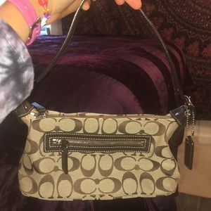 Small coach handbag:) BRAND NEW CONDITIONS
